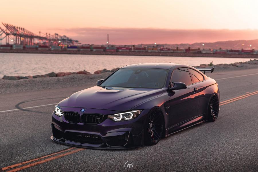  BMW M4 Coupe Daytona Violet Paint 2018 года  (фото 1 из 6)